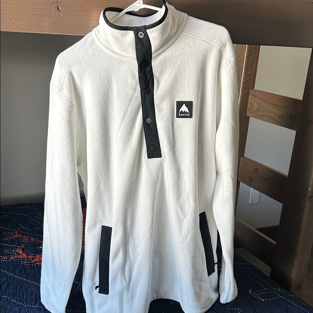 Burton White Fleece with Black Details